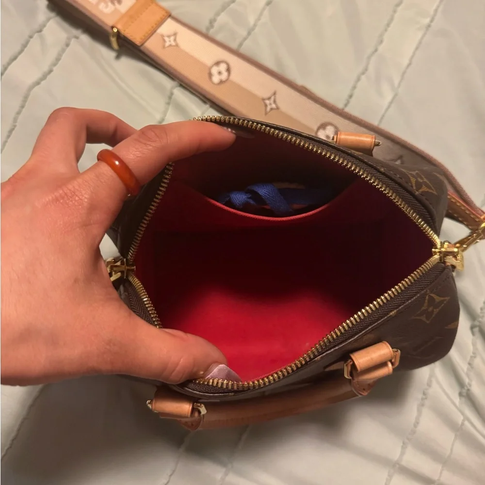 Louis Vuitton Bag - Picture 4 of 12